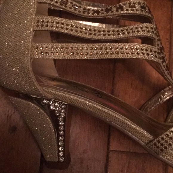 Women’s Ashley Collection Sparkly Heels - Picture 4 of 9